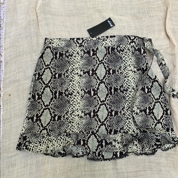 Nasty Gal Dresses & Skirts - Nasty gal Snake wrap mini skirt Size 10